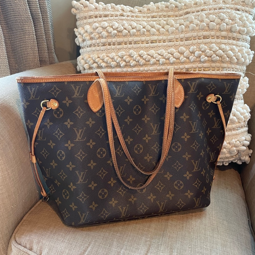 Louis Vuitton Neverfull MM Monogram Tote Bag